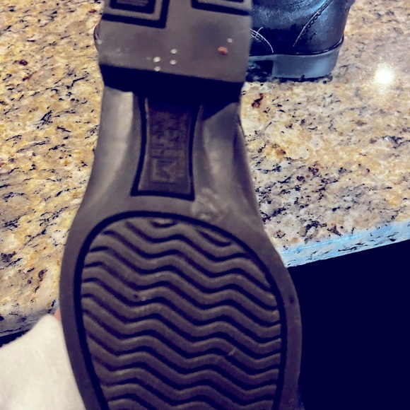 Black and brown pair of paddock riding boots for little riders. Great condition - Picture 6 of 8